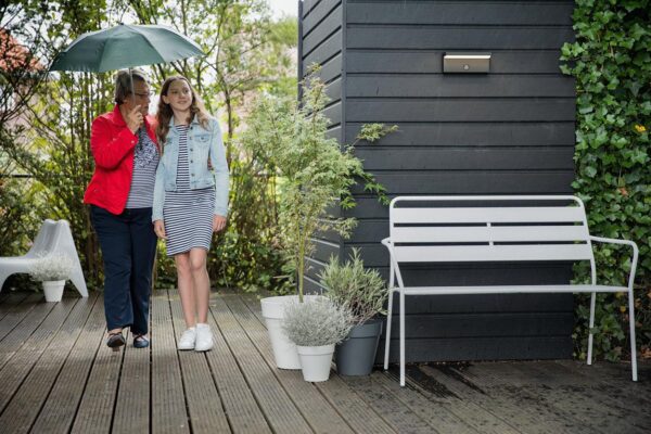 Aplica LED pentru exterior cu senzor de miscare Philips Bustan,