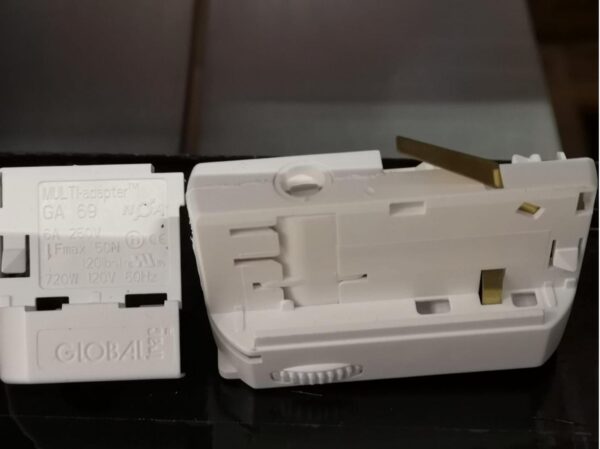 Adaptor universal, GA 69-3, 6A 50N, culoare alba